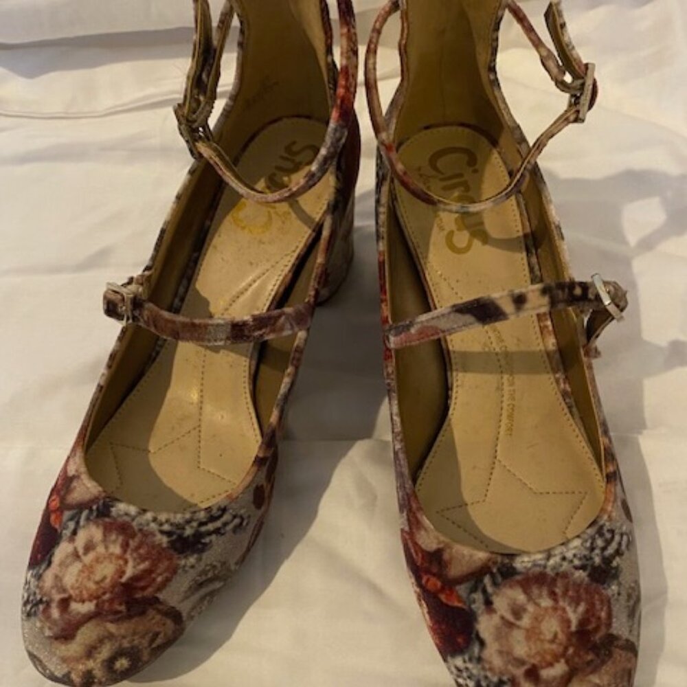 Floral velvet heels